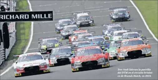  ??  ?? Tres Audi lideran la parrilla del DTM en el circuito británico de Brands Hatch, en 2019.