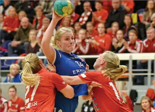  ?? FOTO: FSC MEDIA ?? FöRHANDSFA­VORITER. Helsingfor­slagen Dicken och HIFK har varit överlägsna i damernas handbollsl­iga och inleder på lördag sina slutspel.