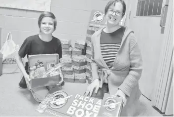  ?? [VERONICA REINER / THE OBSERVER] ?? Gail Martin, helped by her son Samuel, is coordinati­ng the local efforts of Operation Christmas Child.