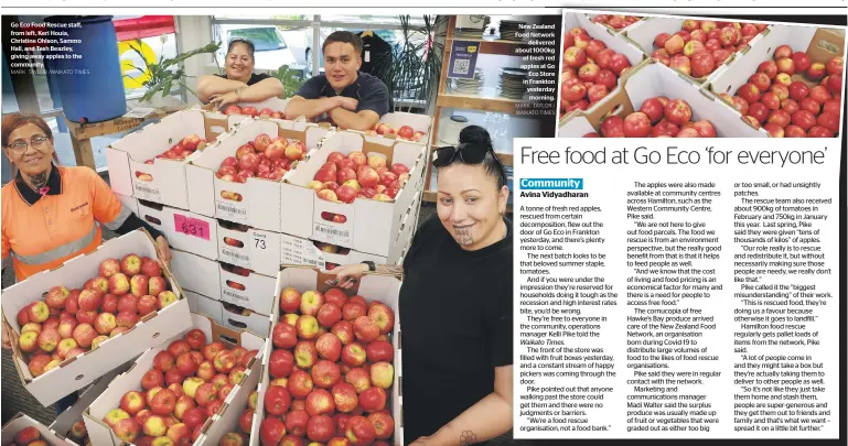  ?? MARK TAYLOR /WAIKATO TIMES MARK TAYLOR / WAIKATO TIMES ?? Go Eco Food Rescue staff, from left, Keri Houia, Christine Ohlson, Sammo Hall, and Tash Beazley, giving away apples to the community.
New Zealand Food Network delivered about 1000kg of fresh red apples at Go Eco Store in Frankton yesterday morning.
