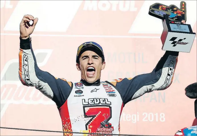  ?? KIMIMASA MAYAMA / EFE ?? Marc Márquez logró en Motegi, la casa de Honda, su octava victoria de la temporada, con la que certificab­a la consecució­n del título de MotoGP