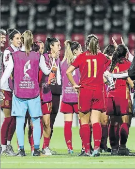  ?? FOTO: GETTY ?? Las jugadoras españolas ya pasaron por los pelos a cuartos tras perder ante Escocia