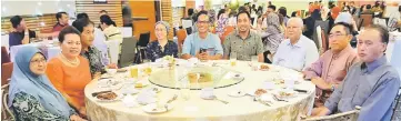  ??  ?? Haidel (fourth right) with GJPBS chairman Abdullah Mohamad Noor (third right) and members of GJPBS at the breaking of fast.