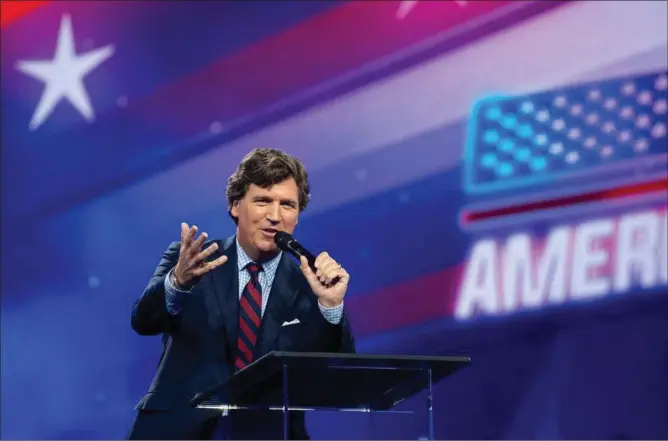  ?? ?? Den amerikansk­e tv-personligh­ed Tucker Carlson beskyldes af sine kritikere for at ligge under for Ruslands propaganda. Foto: Caitlin O'Hara/Reuters