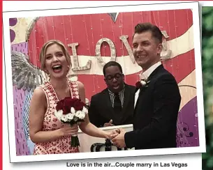  ??  ?? Love is in the air...Couple marry in Las Vegas