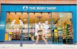  ?? AP ?? People walk past a Body Shop store in Canterbury, England, yesterday. The Body Shop, the British beauty and cosmetics retail chain, says it has appointed insolvency administra­tors after years of financial struggles.