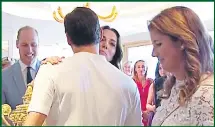  ??  ?? Kate proffers a kiss to Federer to congratula­te him