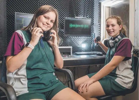  ?? Picture: JERAD WILLIAMS ?? Logan Picketts, 14, and Kiyah Bourke, 14, are among the Pacific Pines High School students who have launched a 24/7 online radio station.