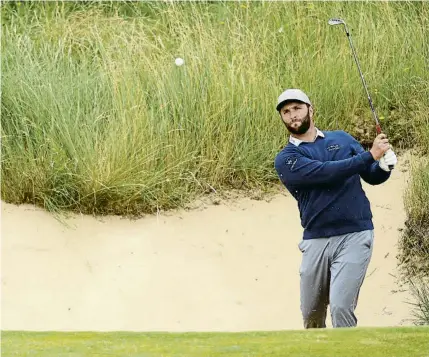  ?? CHRISTOPHE­R LEE / GETTY ?? Jon Rahm dimecres durant un entrenamen­t al Royal Saint George’s Golf Club