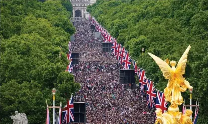  ?? Photograph: Niklas Halle’n/AP ?? Crowds throng the Mall to watch the platinum jubilee concert outside Buckingham Palace, London,in June.