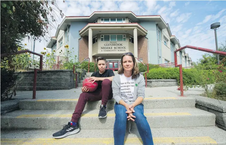  ?? ARLEN REDEKOP ?? Danielle Connelly sits with son Evan, 12, at New Westminste­r’s Glenbrook Middle School, which has two new portables despite the NDP vow to eliminate them.