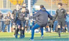  ?? FOTO: CHRISTIAN METZ ?? Berger Jubel (von links): Jonas Schuler, Andreas Kalteis, Christian Hepp, Trainer Oliver Ofentausek und David Brielmayer.