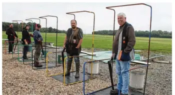  ??  ?? Les chasseurs ont été nombreux à s’essayer au ball trap de rentrée, à huit jours de l’ouverture de la chasse.