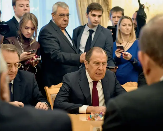  ??  ?? Russian Foreign Minister Sergei Lavrov (C) with the representa­tives of Syria’s political opposition in Moscow. —AFP