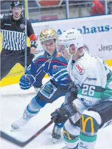  ?? FOTO: KÄSTLE ?? Die Unterlagen der Bietigheim Steelers (vorne Adam Borzecki) waren nicht ausreichen­d.