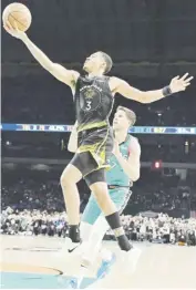  ?? MICHAEL GONZALES/AGENCE FRANCE-PRESSE ?? JORDAN Poole of the Golden State Warriors soars for a layup during their NBA game against the San Antonio Spurs. The Warriors prevailed, 144-113.