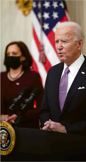  ?? Mandel Ngan/AFP ?? Kamala Harris e Joe Biden durante entrevista coletiva na Casa Branca