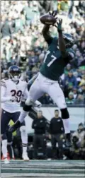  ?? MICHAEL PEREZ — THE ASSOCIATED PRESS ?? Eagles’ Alshon Jeffery catches in a touchdown against the Bears.