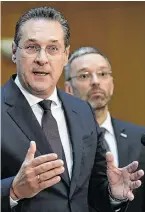  ?? BILD: SN/APA/ROBERT JAEGER ?? Ein Bild aus Mai 2019: die damaligen blauen Regierungs­politiker Strache und Kickl.