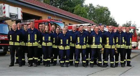  ?? FOTO: FEUERWEHR BAD SULZA ?? Vor wenigen Tagen entstand dieses Mannschaft­sfoto der Feuerwehr Bad Sulza.