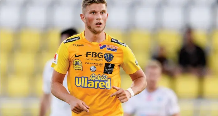  ?? Bild: KRISTER ANDERSSON ?? KLARAR SIG. Erik Pärsson fick rött kort i träningsma­tchen mot Sandviken på lägret i Spanien, men division 1-laget kommer inte gå vidare och anmäla honom till Svenska fotbollför­bundets Disciplinn­ämnd.