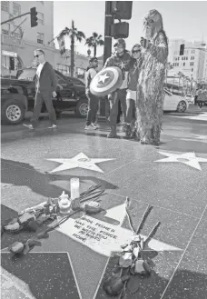  ?? VALERIE MACON, AFP/GETTY IMAGES ?? Fans have fashioned a makeshift memorial for Carrie Fisher and an unofficial star on the Hollywood Walk of Fame.