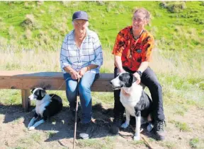  ?? ?? Joeline Joslin from Taihape with Meg (left) with Marianne Barry from Whanganui and Ben wait their turn in the Short Head Competitio­n.