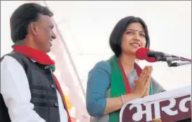  ?? HT PHOTO ?? Dimple Yadav, Lok Sabha member of SP and the CM’s wife, addresses a rally on Sunday.