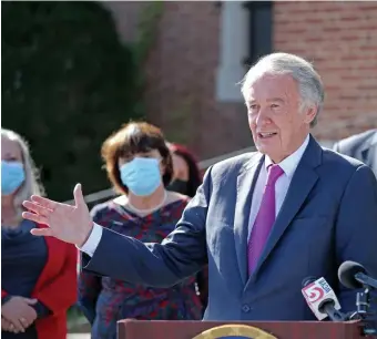  ?? STuART cAHiLL pHOTOs / HeRALd sTAFF ?? ‘WE CAN DO BETTER’: Sen. Ed Markey and Middlesex DA Marian Ryan speak Thursday in Billerica in support of Markey’s bills to provide treatment for jailed opioid abusers.