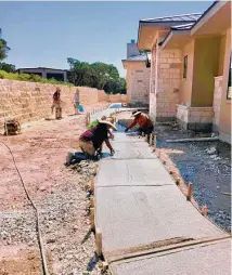  ?? Bill Barcus ?? About two months of work and 500 tons of rock went into the landscape of the home near Canyon Lake.