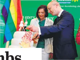  ?? Picture: AFP ?? IT’S OFFICIAL. Katrin Goering-Eckardt, parliament­ary group leader of the Greens, and MP Volker Beck cut a wedding cake in rainbow colours celebratin­g Germany’s legalising same-sex unions.