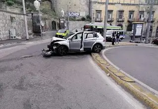  ?? ?? Prevenzion­e A Napoli troppi gli incidenti stradali e gli investimen­ti di pedoni In campo la prefettura per un piano