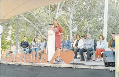  ?? MEDITERRÁN­EO ?? La candidata del PSPV-PSOE, Amparo Marco, en la presentaci­ón de su renovada candidatur­a en el Grau.