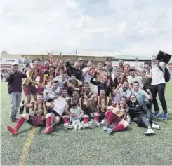  ?? //FC ARGENTONA ?? Los del Maresme celebraron el ascenso en Cardedeu