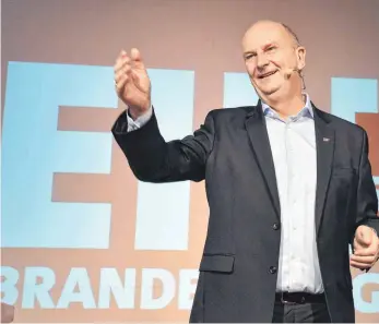  ?? FOTO: BERND SETTNIK ?? Brandenbur­gs Ministerpr­äsident Dietmar Woidke kämpft um sein Amt: Seine SPD ist seit der Wende stärkste Partei im Land, fällt in Umfragen nun aber hinter die AfD zurück.