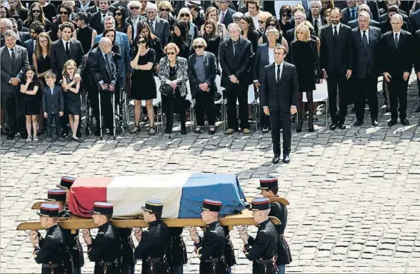  ?? JULIEN DE ROSA / EFE ?? El presidente francés, Emmanuel Macron , presidió el funeral de Simone Veil en el patio de Los Inválidos, en París