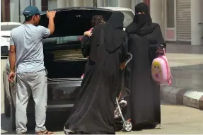  ?? AFP ?? Saudi women with their car outside a mall in capital Riyadh yesterday, the day after King Salman issued a decree lifting the ban on female drivers