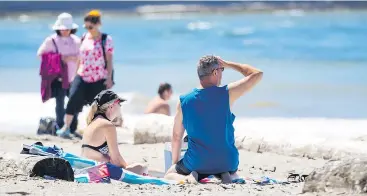  ?? FRANCIS GEORGIAN ?? The heat is on and city residents are hitting the beach to cool off.