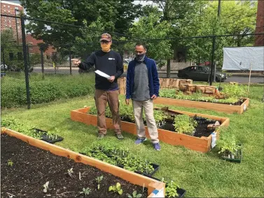  ??  ?? Jim Simon, Isles deputy director of Community Planning, helps Khaled Islam make plant selections for his Hamilton Twp. home garden.