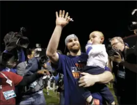  ?? NAM Y. HUH — THE ASSOCIATED PRESS ?? New York Mets’ Daniel Murphy celebrates after Game 4 of the National League baseball championsh­ip series against the Chicago Cubs Wednesday in Chicago. The Mets won 8-3 to advance to the World Series.