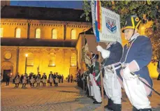  ??  ?? Ihre Verbundenh­eit mit der Ellwanger Wehr zeigten auch zahlreiche andere Garden, hier die Bürgergard­e Hüttlingen.