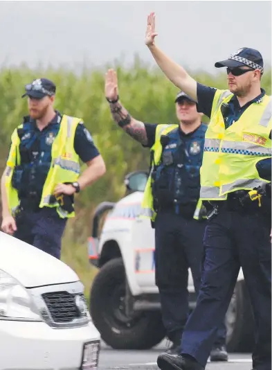  ??  ?? ROAD DIVERSIONS: Police diverted traffic at the intersecti­on of Robert Rd and the Bruce Highway as