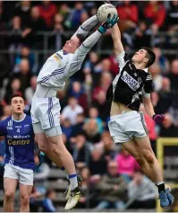  ?? PHILIP FITZPATRIC­K/ SPORTSFILE ?? Rory Beggan of Scotstown and Magheraclo­one’s Paudie McMahon challenge for the ball during the Monaghan SFC final