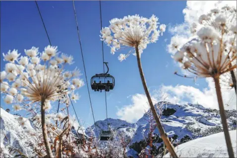  ?? DMITRY FEOKTISTOV / TASS ?? Tourists take a chairlift at the Krasnaya Polyana alpine resort, in Sochi, on Oct 23.