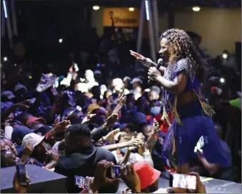  ?? PIC: KENNEDY RAMOKONE ?? Makhazi mesmerisin­g the crowd last weekend