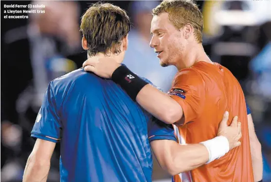  ??  ?? David Ferrer (i) saluda a Lleyton Hewitt tras el encuentro