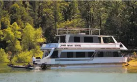  ?? Tom Stienstra / The Chronicle ?? Left: Wilderness outings are best for those in good shape, like Bevan Bell at Yosemite. Right: A rented houseboat is an ideal base camp for anglers at Shasta Lake.