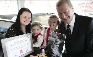  ??  ?? Claire Duffy and her daughters, Anna (3) and Neala (4) from Newtownmou­ntkennedy with Jon White from Fisherman’s Friend and Claire’s photo of her girls, which won the ‘Ireland’s Greatest Friendship’ competitio­n.