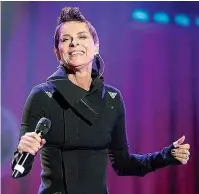  ??  ?? Lisa Stansfield, Ikone der Soul- Musik, ist mit einem neuen Album auf die Bühne zurückgeke­hrt.