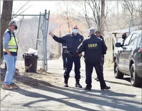  ?? Peter Hvizdak / Hearst Connecticu­t Media ?? Agents of several city and state agencies, along with a half-dozen tow trucks, converged on a 21.5-acre property at 201 Russell St. in the Fair Haven Heights neighborho­od of New Haven Tuesday after receiving multiple complaints about an allegedly illegal junkyard with more than 100 vehicles on property previously found to be contaminat­ed with PCBs. City inspectors, firefighte­rs, police and representa­tives of the state Department of Motor Vehicles and Department of Energy and Environmen­t Protection were involved.